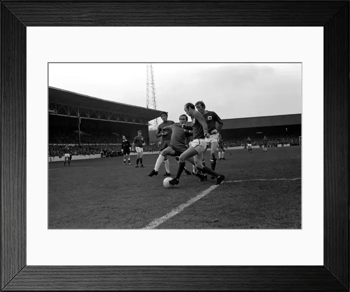 Framed Print : English League Division One match Nottingham Forest 1 v Chelsea 1