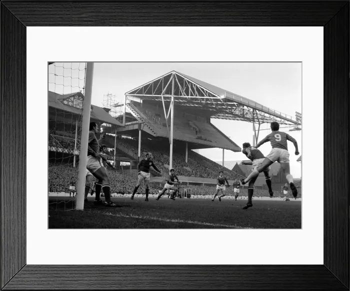 Framed Print : English League Division One match at Goodison Park Everton 1 v Nottingham Forest 0 Framed Print : English League Division One match at Goodison Park Everton 1 v Nottingham Forest 0