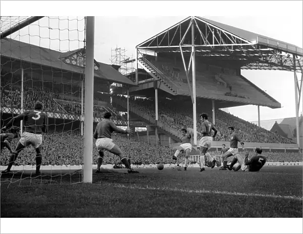 English League Division One match at Goodison Park Everton 1 v Nottingham Forest 0