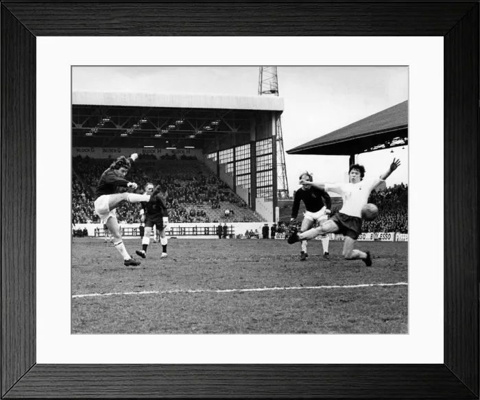 Framed Print : Burnleys Dave Thomas on the left makes a good effort, Steve Perryman Tottenham tries to