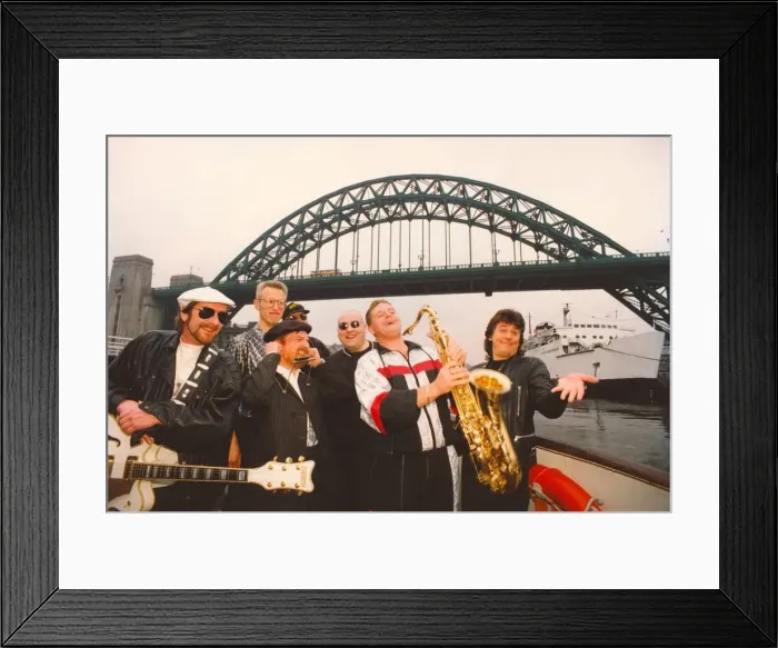 Framed Print : Paul Gascoigne Gazza with Lindisfarne promoting their hit single Fog On Framed Print : Paul Gascoigne Gazza with Lindisfarne promoting their hit single Fog On