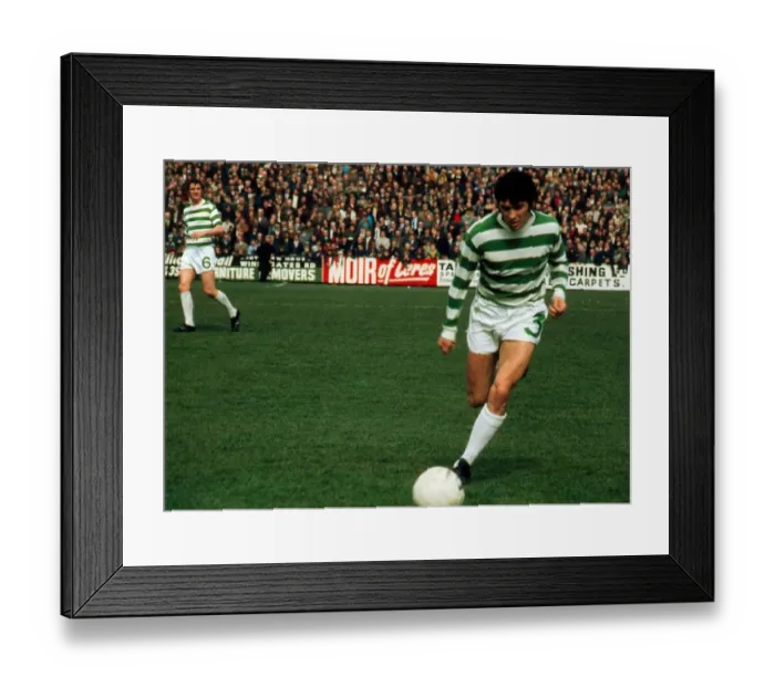Framed Print : Jimmy Quinn in action for Celtic November 1971