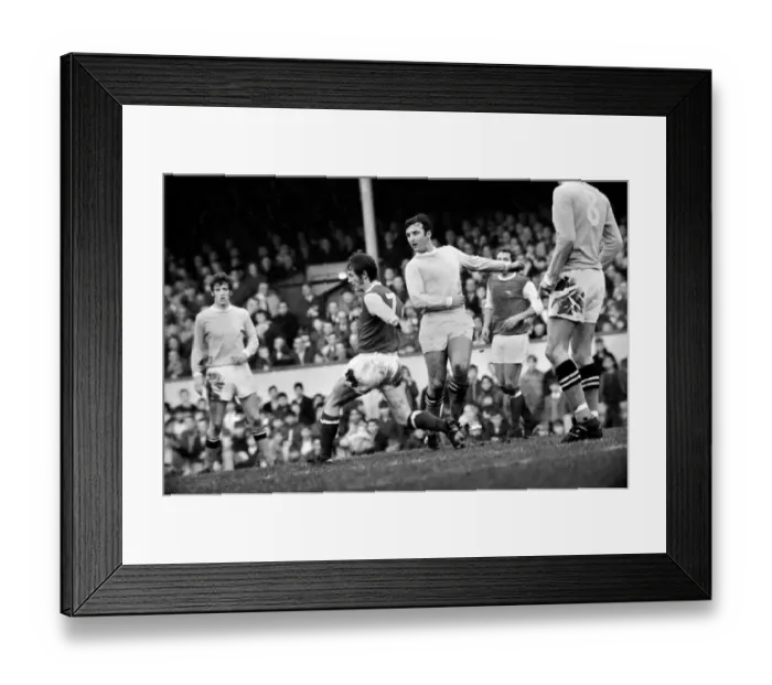 Framed Print : Sport Football. Arsenal vs. Manchester City. November 1969 Z11279-021