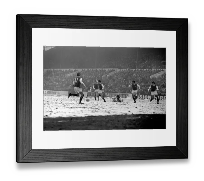 Framed Print : Sport: Football: Sheffield Wednesday v. Arsenal. Wednesday new winger Jackie Sinclair in Framed Print : Sport: Football: Sheffield Wednesday v. Arsenal. Wednesday new winger Jackie Sinclair in