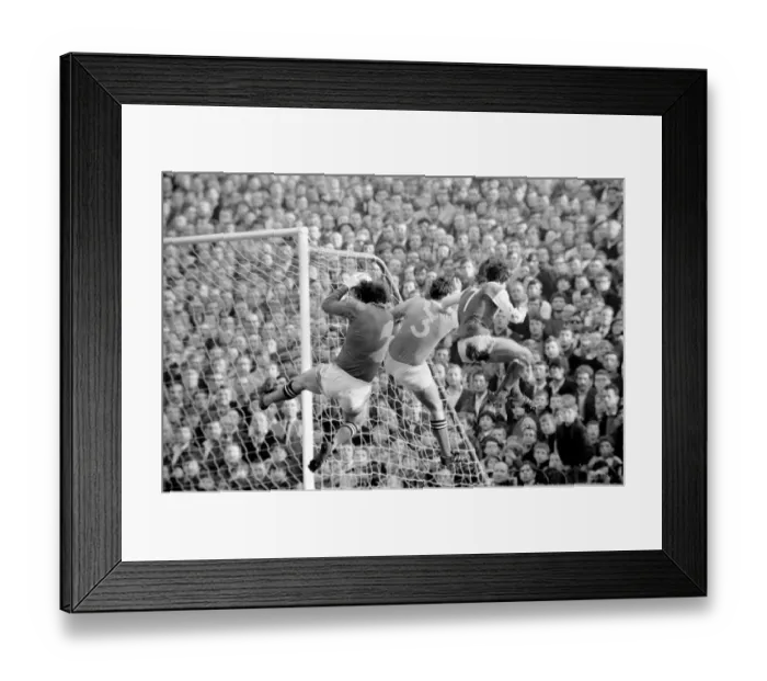 Framed Print : Sport Football. Arsenal vs. Manchester City. Gottit! City Keeper Joe Corrigan (left