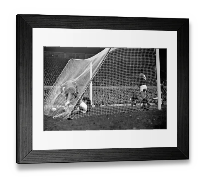 Framed Print : Sport: Football: Manchester United v. Chelsea. Action from the match