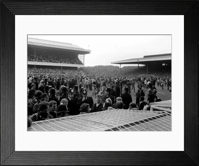 Framed Print : Division One Football 1980  /  81 Season. Arsenal v Aston Villa, Highbury
