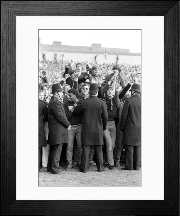 Framed Print : Division One Football 1980  /  81 Season. Arsenal v Aston Villa, Highbury