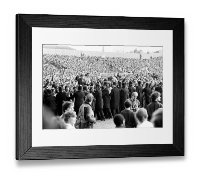 Framed Print : Division One Football 1980  /  81 Season. Arsenal v Aston Villa, Highbury
