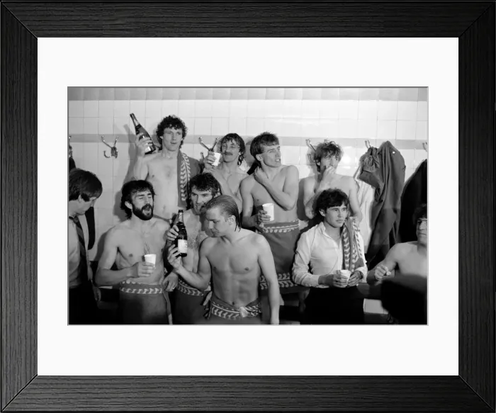 Framed Print : Division One Football 1980 / 81 Season. Arsenal v Aston Villa, Highbury Framed Print : Division One Football 1980 / 81 Season. Arsenal v Aston Villa, Highbury