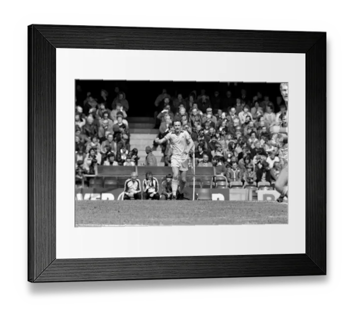 Framed Print : Division Two Football, Chelsea v Notts County, Stamford Bridge Framed Print : Division Two Football, Chelsea v Notts County, Stamford Bridge