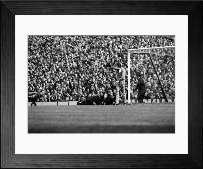 Framed Print : Division One Football 1980 / 81 Season. Arsenal v Aston Villa, Highbury Framed Print : Division One Football 1980 / 81 Season. Arsenal v Aston Villa, Highbury