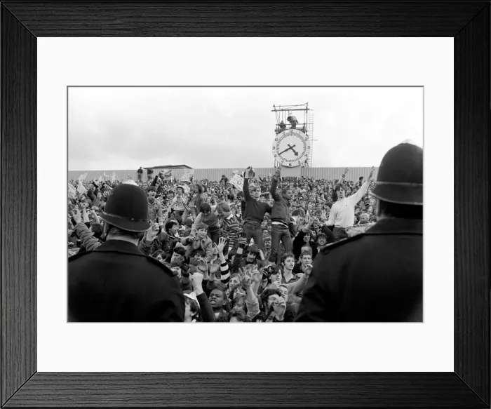 Framed Print : Division One Football 1980  /  81 Season. Arsenal v Aston Villa, Highbury