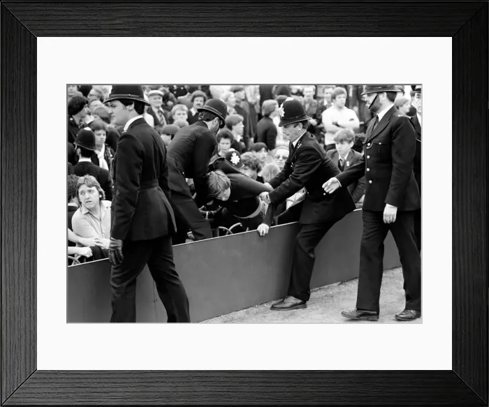 Framed Print : Division One Football 1980  /  81 Season. Arsenal v Leeds United Highbury