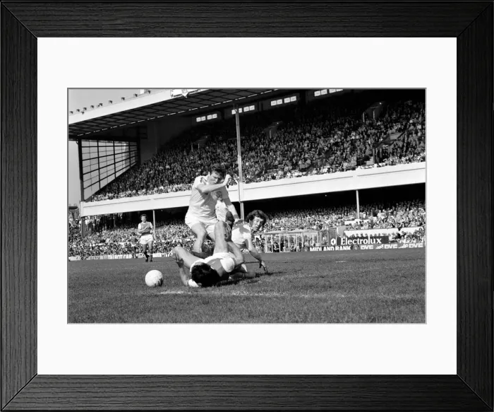 Framed Print : Division One Football 1980  /  81 Season. Arsenal v Leeds United Highbury