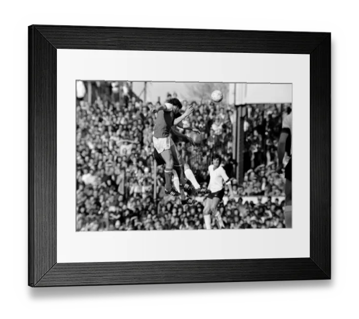 Framed Print : Division One Football 1980 / 81 Season. Arsenal v Liverpool, Highbury Framed Print : Division One Football 1980 / 81 Season. Arsenal v Liverpool, Highbury