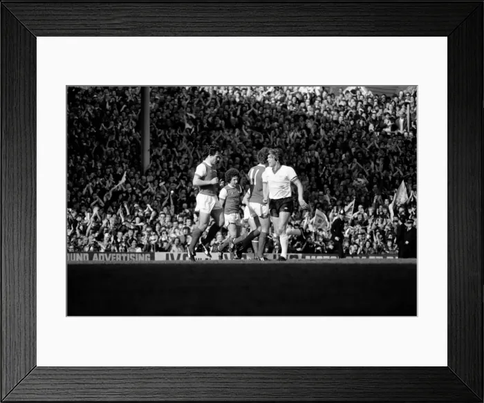 Framed Print : Division One Football 1980 / 81 Season. Arsenal v Liverpool, Highbury Framed Print : Division One Football 1980 / 81 Season. Arsenal v Liverpool, Highbury