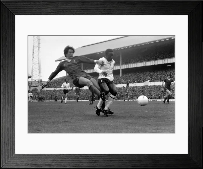 Framed Print : Division One Football 1980 / 81 Season. Tottenham Hotspur v Liverpool, White Hart Lane Framed Print : Division One Football 1980 / 81 Season. Tottenham Hotspur v Liverpool, White Hart Lane