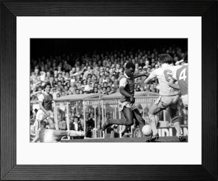 Framed Print : Division One Football 1980 / 81 Season Arsenal v Leeds United, Highbury Framed Print : Division One Football 1980 / 81 Season Arsenal v Leeds United, Highbury