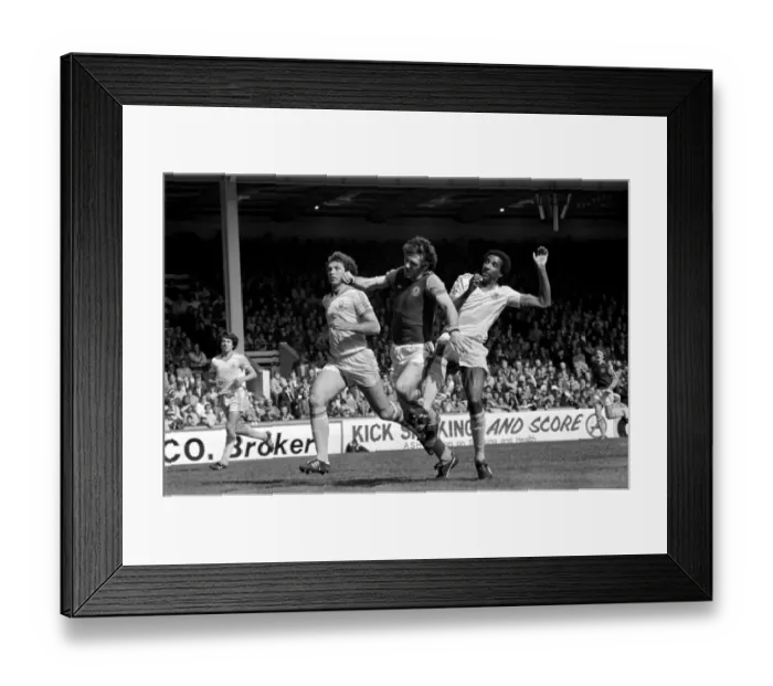 Framed Print : Division One Football 1980 / 81 Season. Aston Villa v Nottingham Forest, Villa Park Framed Print : Division One Football 1980 / 81 Season. Aston Villa v Nottingham Forest, Villa Park