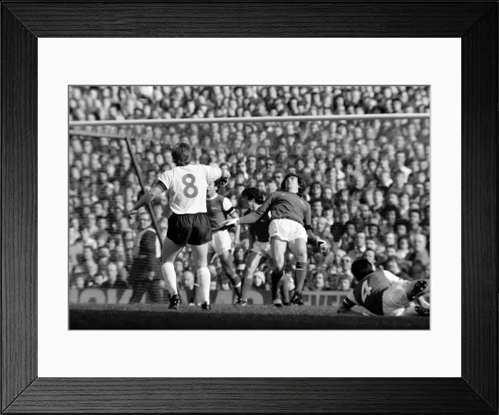 Framed Print : Division One Football 1980 / 81 Season. Arsenal v Liverpool, Highbury Framed Print : Division One Football 1980 / 81 Season. Arsenal v Liverpool, Highbury