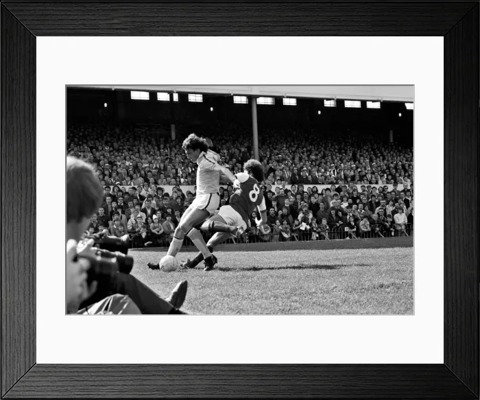 Framed Print : Division One Football 1980  /  81 Season. Arsenal v Leeds United Highbury