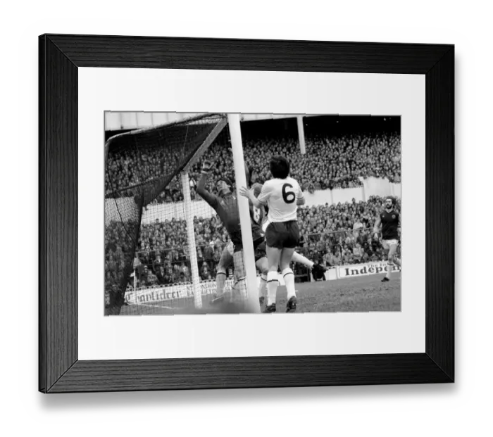 Framed Print : Division One Football 1980  /  81 Season. Tottenham Hotspur v Aston Villa, White Hart Lane