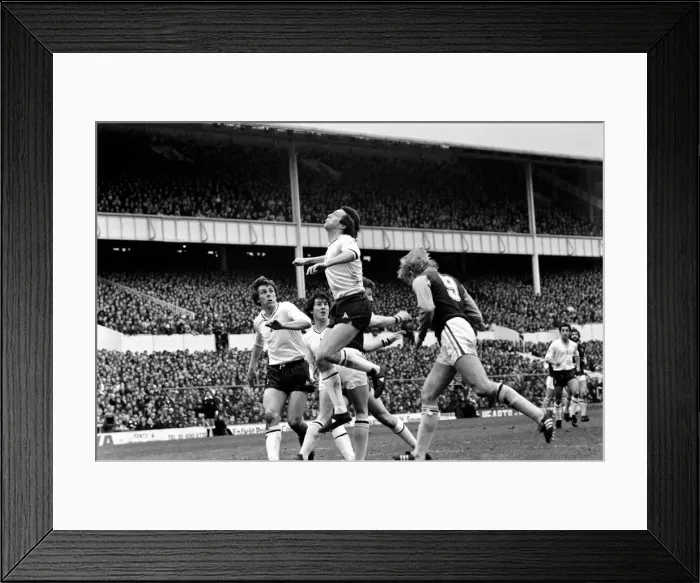 Framed Print : Division One Football 1980  /  81 Season. Tottenham Hotspur v Aston Villa, White Hart Lane