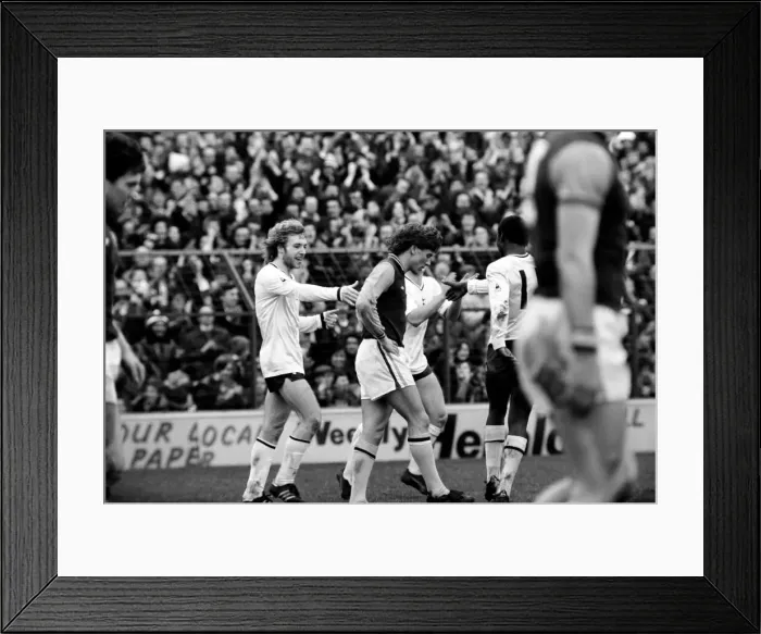 Framed Print : Division One Football 1980  /  81 Season. Tottenham Hotspur v Aston Villa, White Hart Lane
