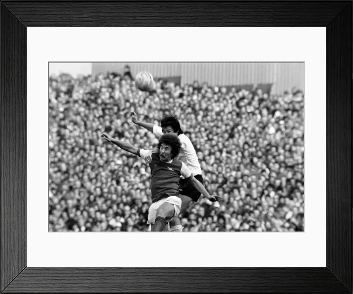 Framed Print : Division One Football 1980  /  81 Season. Arsenal v Liverpool, Highbury
