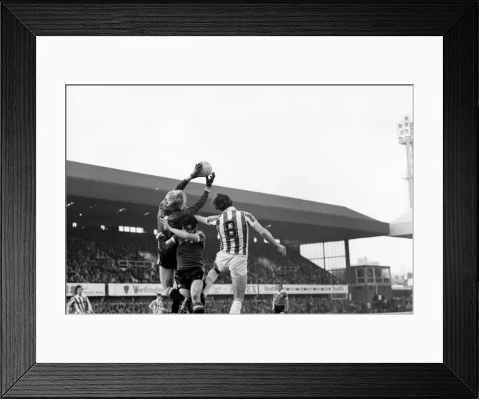 Framed Print : English League Division One match. Stoke City 0 v Manchester United 3 Framed Print : English League Division One match. Stoke City 0 v Manchester United 3