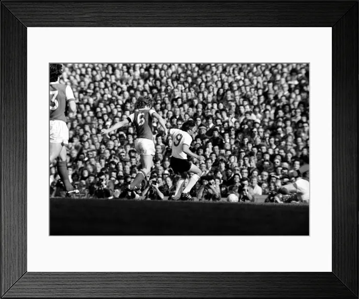 Framed Print : Division One Football 1980 / 81 Season. Arsenal v Liverpool, Highbury Framed Print : Division One Football 1980 / 81 Season. Arsenal v Liverpool, Highbury