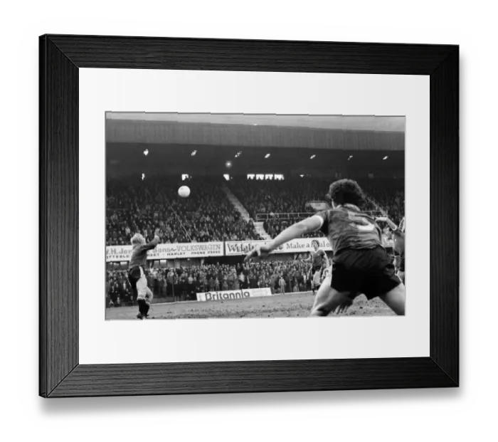 Framed Print : English League Division One match. Stoke City 0 v Manchester United 3