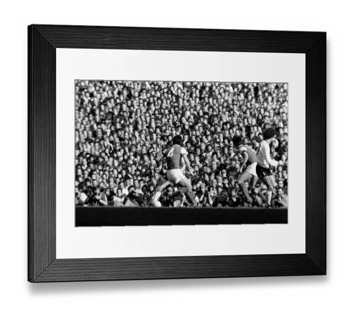Framed Print : Division One Football 1980  /  81 Season. Arsenal v Liverpool, Highbury