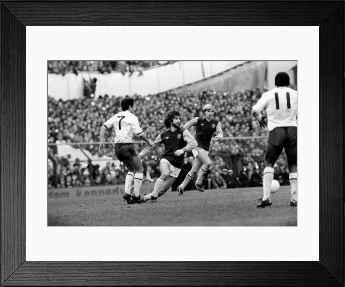 Framed Print : Division One Football 1980 / 81 Season. Tottenham Hotspur v Aston Villa, White Hart Lane Framed Print : Division One Football 1980 / 81 Season. Tottenham Hotspur v Aston Villa, White Hart Lane