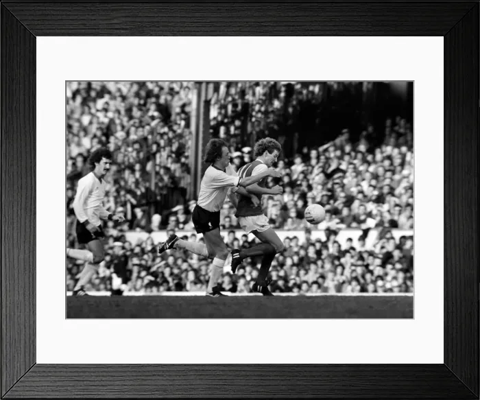 Framed Print : Division One Football 1980 / 81 Season. Arsenal v Liverpool, Highbury Framed Print : Division One Football 1980 / 81 Season. Arsenal v Liverpool, Highbury
