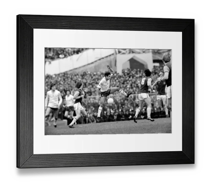Framed Print : Division One Football 1980 / 81 Season. Tottenham Hotspur v Aston Villa, White Hart Lane Framed Print : Division One Football 1980 / 81 Season. Tottenham Hotspur v Aston Villa, White Hart Lane