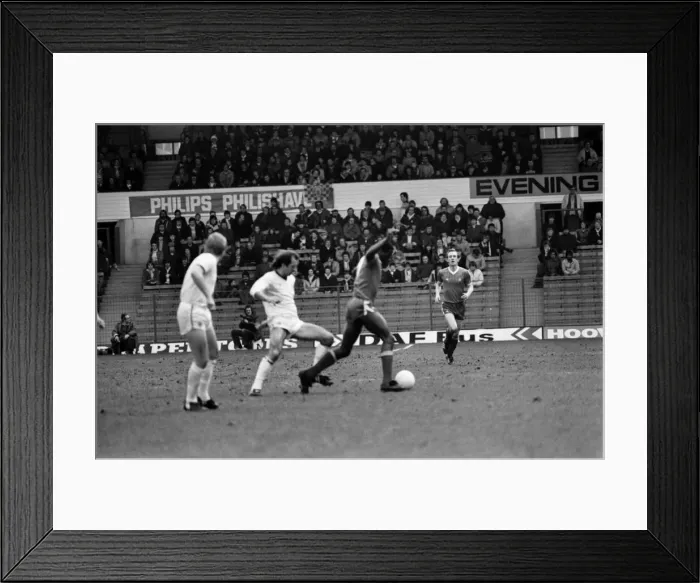 Framed Print : English League Division One match at Elland Road. Leeds United 1 v Nottingham Forest 1
