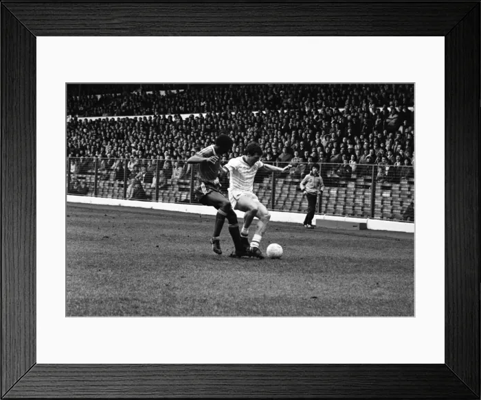 Framed Print : English League Division One match at Elland Road. Leeds United 1 v Nottingham Forest 1 Framed Print : English League Division One match at Elland Road. Leeds United 1 v Nottingham Forest 1