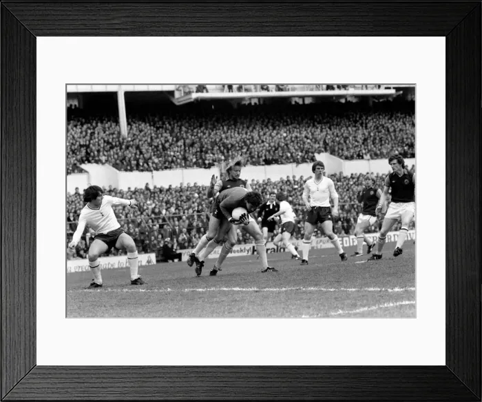 Framed Print : Division One Football 1980 / 81 Season. Tottenham Hotspur v Aston Villa, White Hart Lane Framed Print : Division One Football 1980 / 81 Season. Tottenham Hotspur v Aston Villa, White Hart Lane