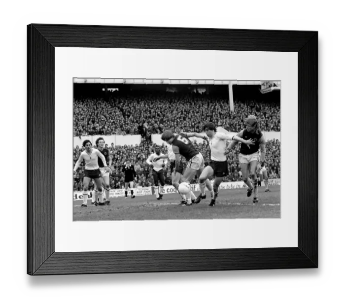 Framed Print : Division One Football 1980 / 81 Season. Tottenham Hotspur v Aston Villa, White Hart Lane Framed Print : Division One Football 1980 / 81 Season. Tottenham Hotspur v Aston Villa, White Hart Lane