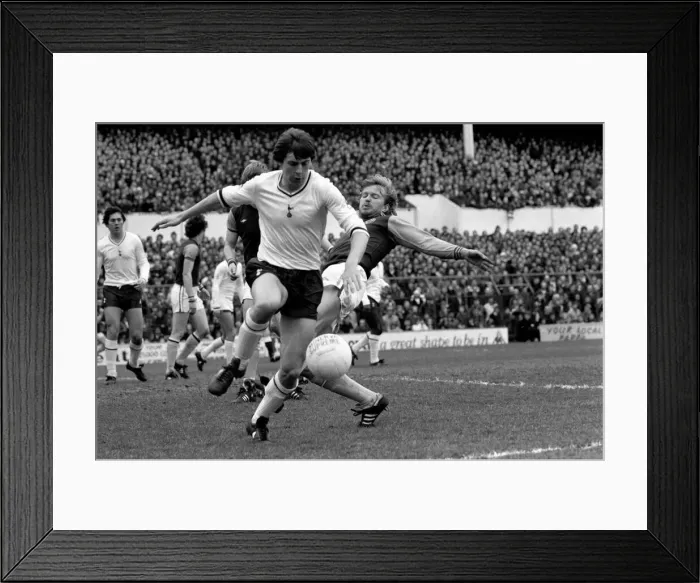 Framed Print : Division One Football 1980 / 81 Season. Tottenham Hotspur v Aston Villa, White Hart Lane Framed Print : Division One Football 1980 / 81 Season. Tottenham Hotspur v Aston Villa, White Hart Lane