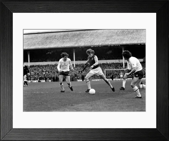 Framed Print : Division One Football 1980  /  81 Season. Tottenham Hotspur v Aston Villa, White Hart Lane