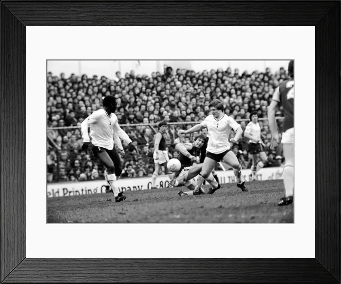 Framed Print : Division One Football 1980 / 81 Season. Tottenham Hotspur v Aston Villa, White Hart Lane Framed Print : Division One Football 1980 / 81 Season. Tottenham Hotspur v Aston Villa, White Hart Lane