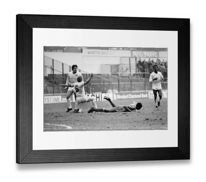 Framed Print : English League Division One match at Elland Road. Leeds United 1 v Nottingham Forest 1 Framed Print : English League Division One match at Elland Road. Leeds United 1 v Nottingham Forest 1