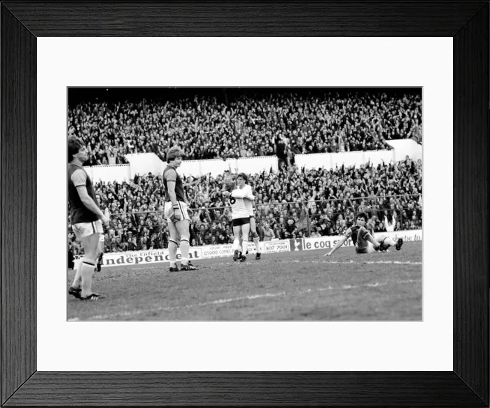 Framed Print : Division One Football 1980 / 81 Season. Tottenham Hotspur v Aston Villa, White Hart Lane Framed Print : Division One Football 1980 / 81 Season. Tottenham Hotspur v Aston Villa, White Hart Lane