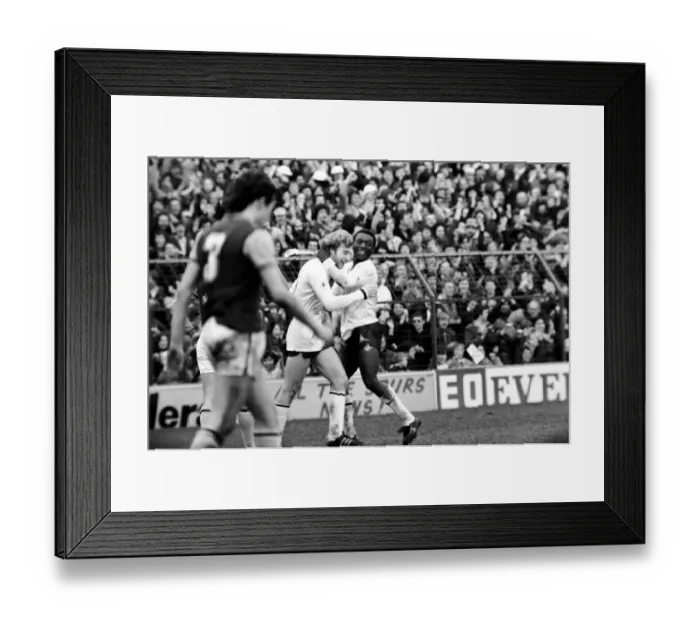Framed Print : Division One Football 1980  /  81 Season. Tottenham Hotspur v Aston Villa, White Hart Lane