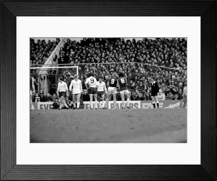 Framed Print : Division One Football 1980 / 81 Season. Tottenham Hotspur v Aston Villa, White Hart Lane Framed Print : Division One Football 1980 / 81 Season. Tottenham Hotspur v Aston Villa, White Hart Lane