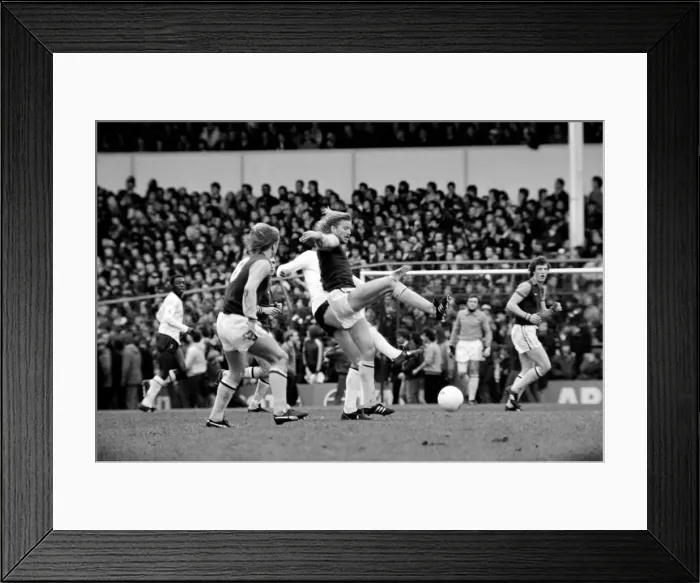 Framed Print : Division One Football 1980 / 81 Season. Tottenham Hotspur v Aston Villa, White Hart Lane Framed Print : Division One Football 1980 / 81 Season. Tottenham Hotspur v Aston Villa, White Hart Lane