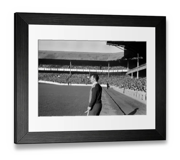 Framed Print : Sport. Football. Everton v. Nottingham Forest. Action from the match Framed Print : Sport. Football. Everton v. Nottingham Forest. Action from the match